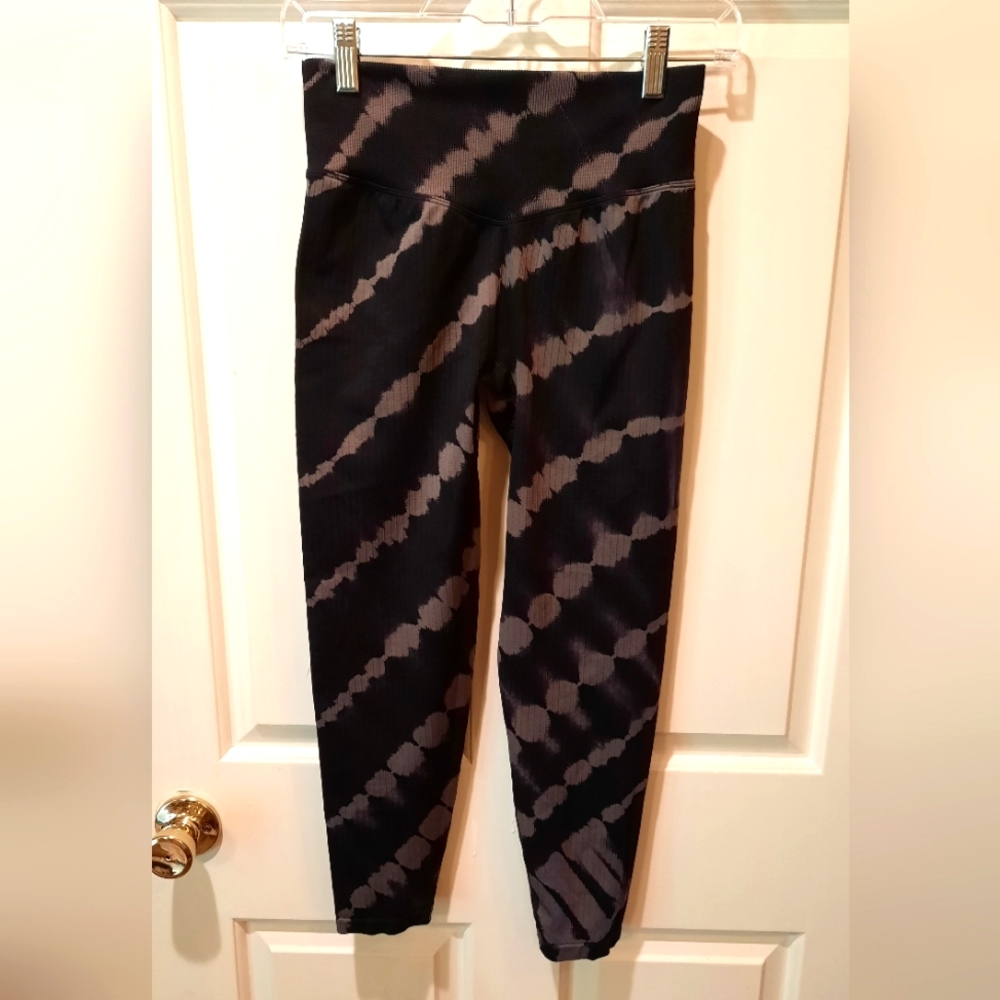 PINK Active Leggings Womand Medium Black Tie Dye High Waist Athletic Athleisure